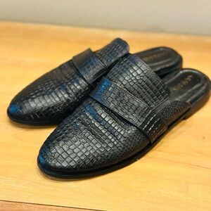 Kaanas Black Leather Mules Loafers Women Size 8 Made in Columbia